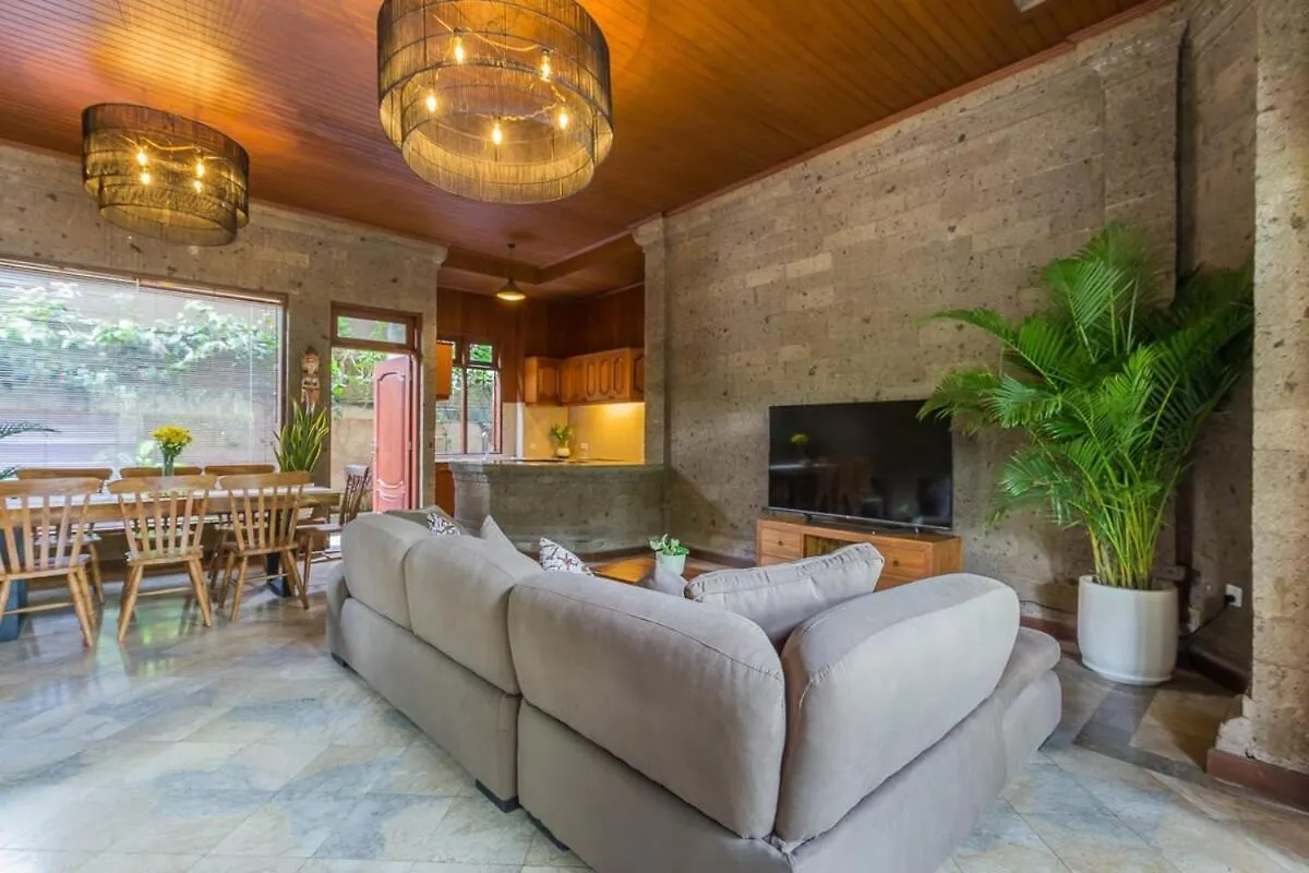 Castila Saraswati - Tranquil 4Br Villa In Kayu Aya Seminyak  Indonesia