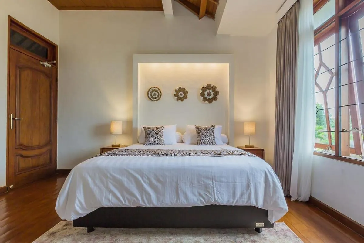 Castila Saraswati - Tranquil 4Br Villa In Kayu Aya Seminyak   Seminyak (Bali)